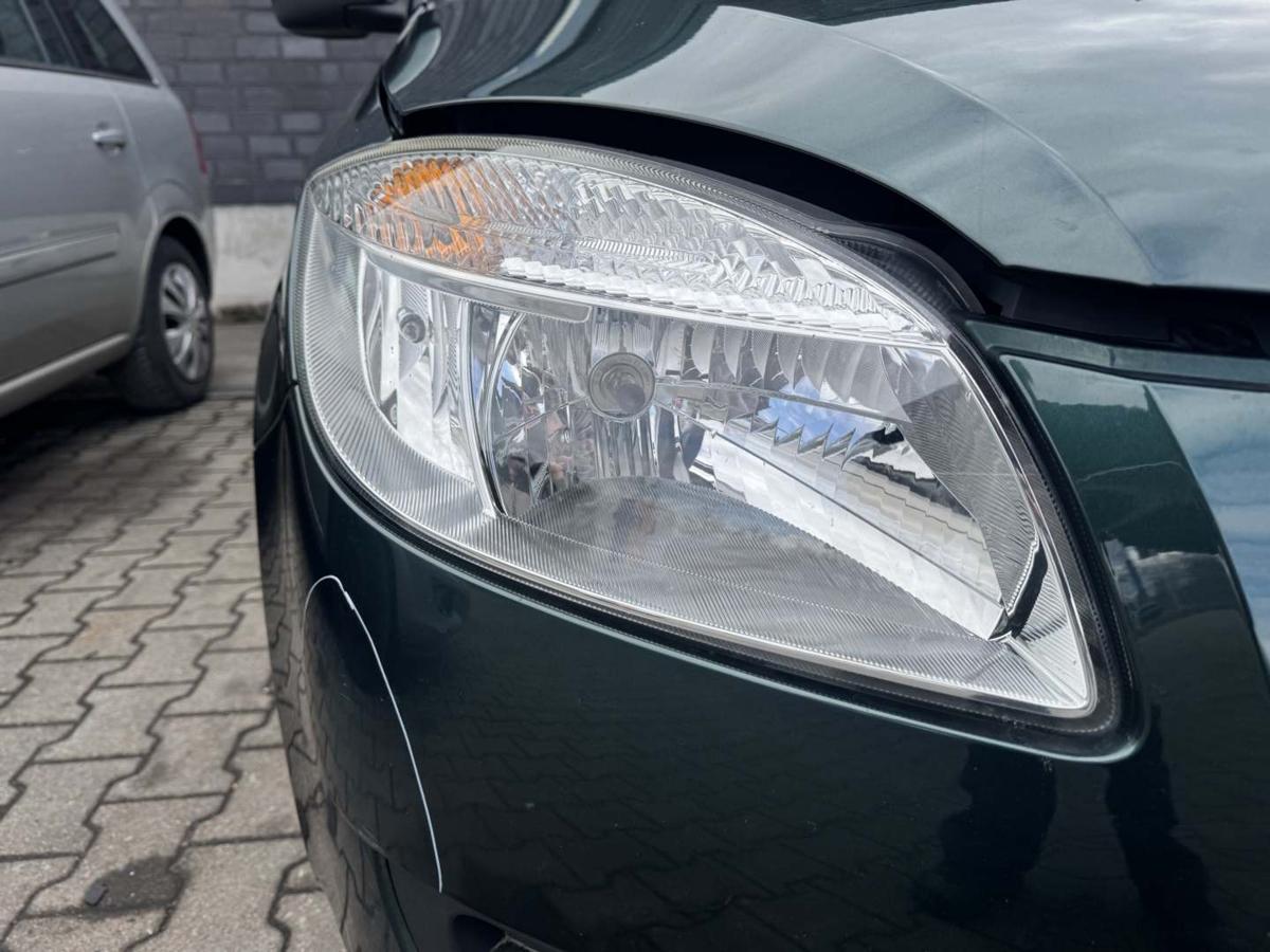 Skoda Fabia 2 original Scheinwerfer vorn rechts Halogen H4 Bj.2008